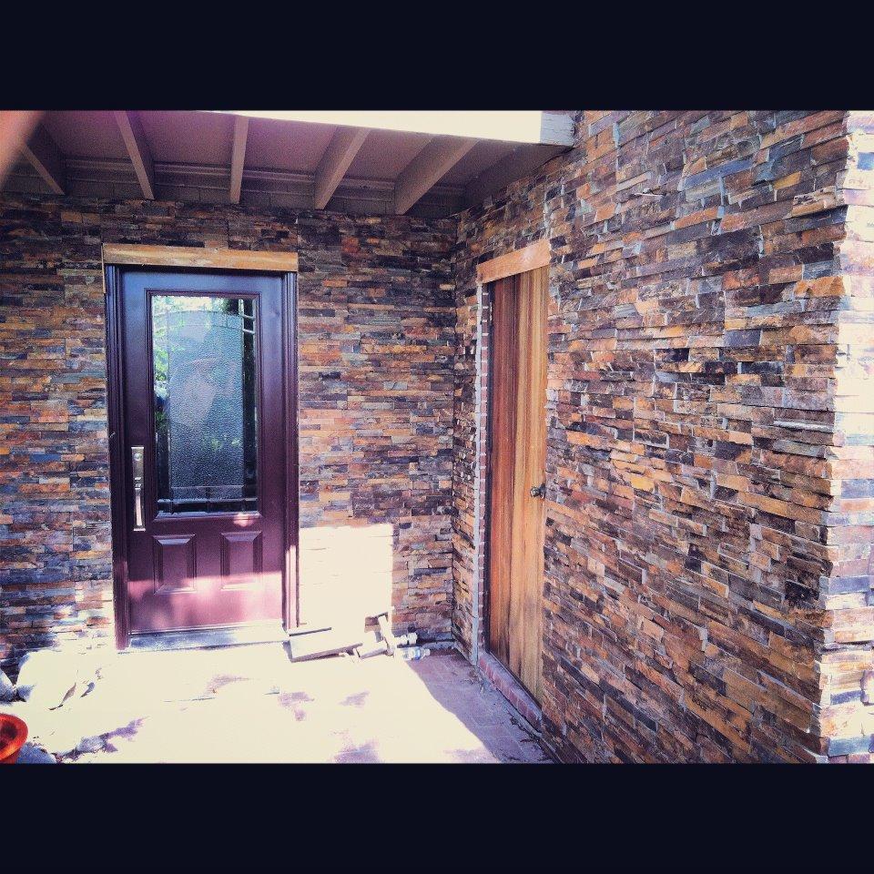 Exterior-Stone-Install-Outback-Brown-Ledgestone-Erthcoverings